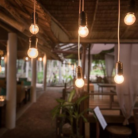 Hotel Baan Chumphon Pathio Esterno foto