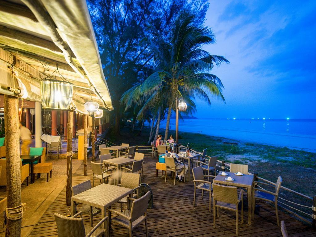 Hotel Baan Chumphon Pathio Esterno foto