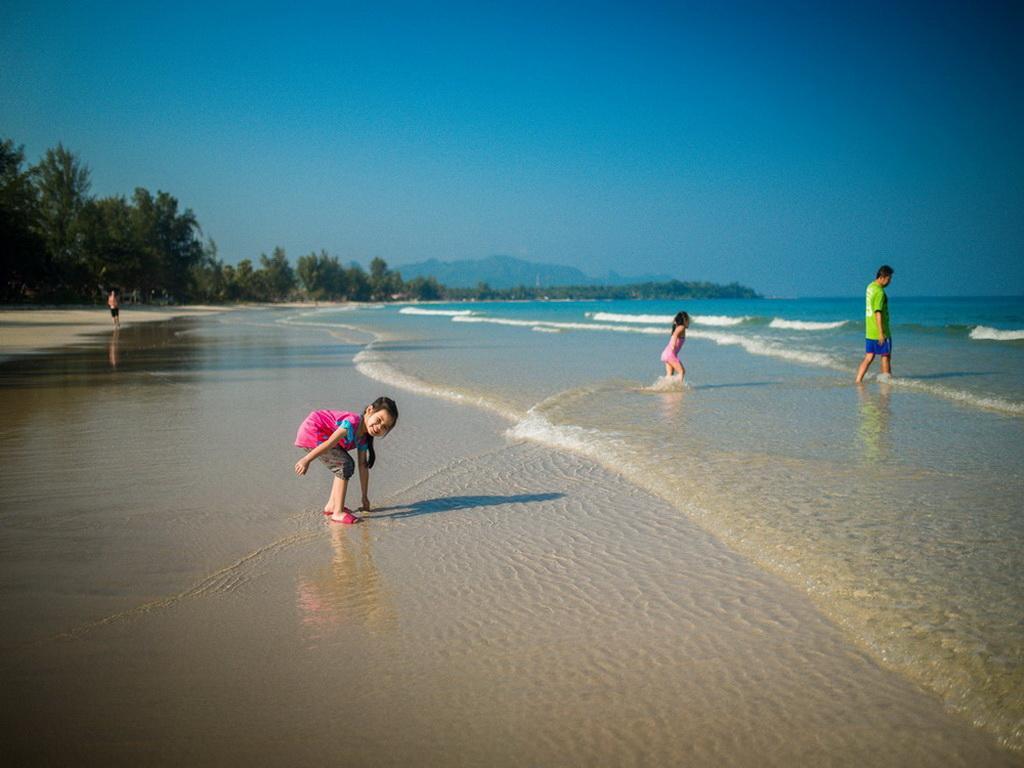Hotel Baan Chumphon Pathio Esterno foto