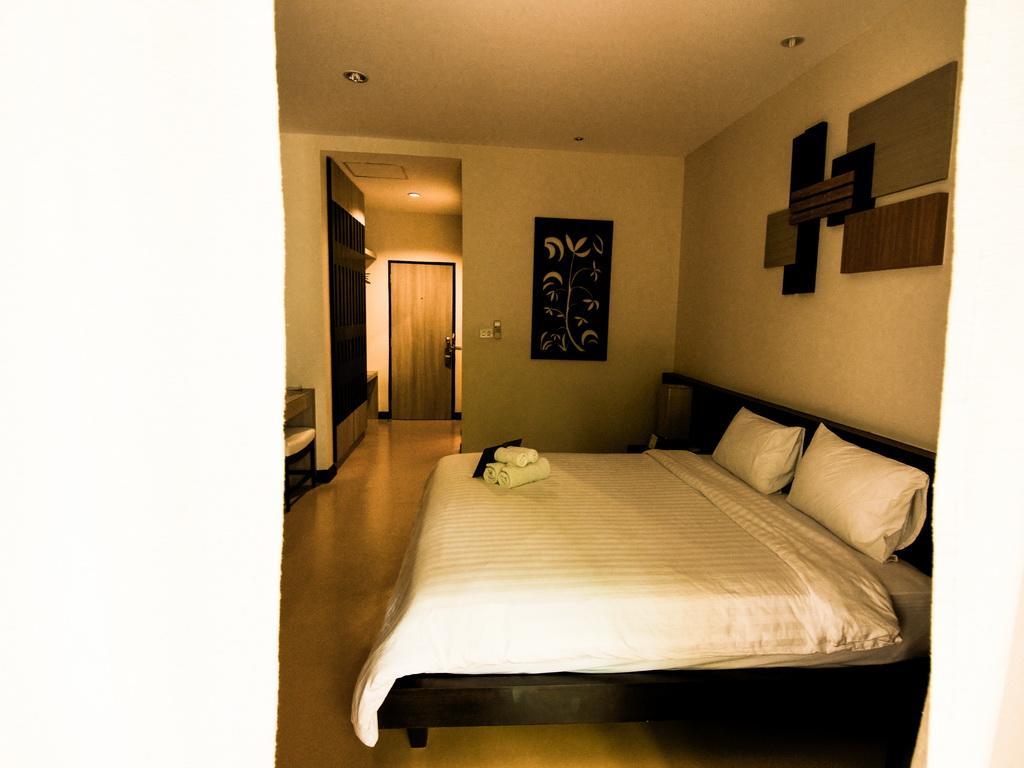 Hotel Baan Chumphon Pathio Esterno foto