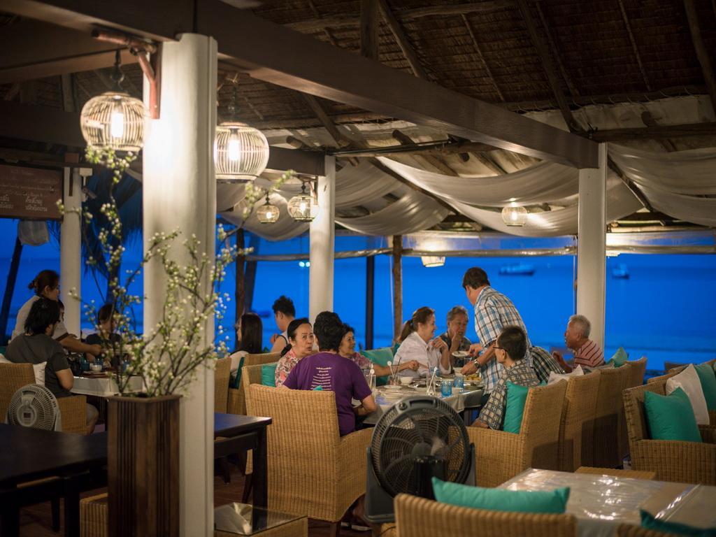Hotel Baan Chumphon Pathio Esterno foto
