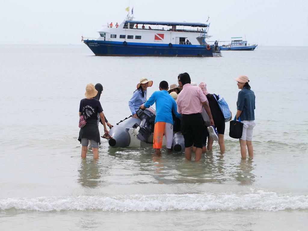 Hotel Baan Chumphon Pathio Esterno foto