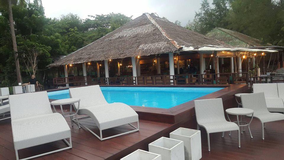 Hotel Baan Chumphon Pathio Esterno foto