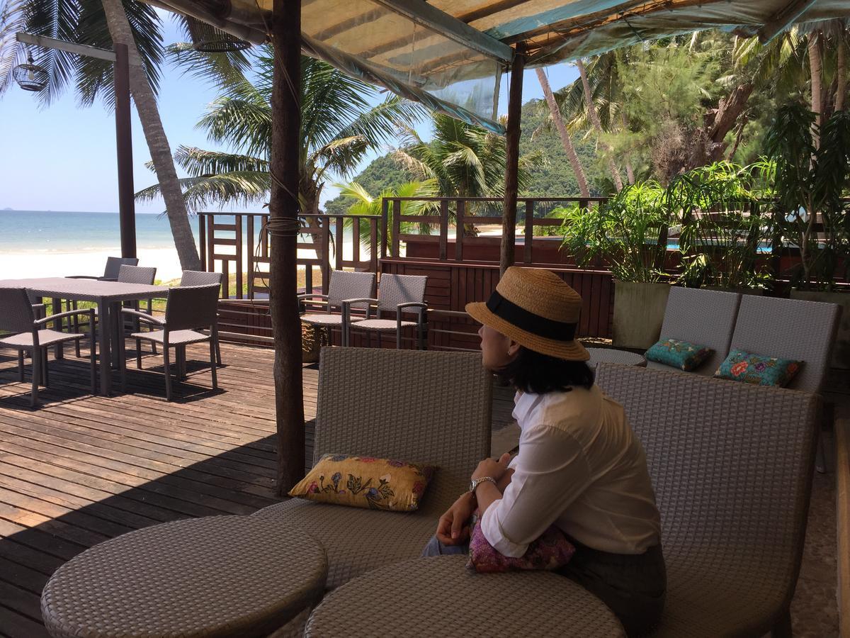 Hotel Baan Chumphon Pathio Esterno foto